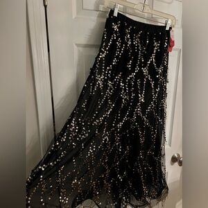 NWT Bafeimi Dance Skirt. Black Chiffon/Sequins. Sz XL (Runs Small)
Waist 24"-30"